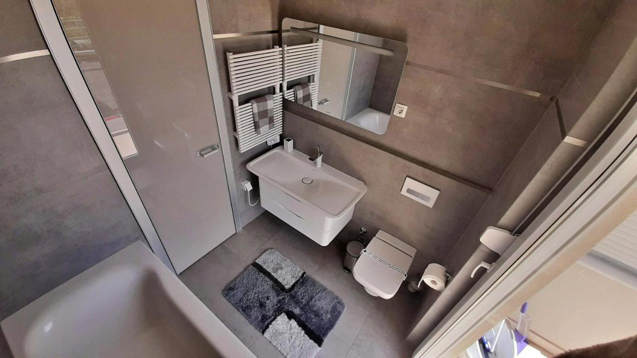 Apartment Iva Omiš Esterno foto